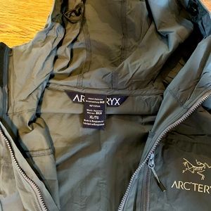 Navy Blue Arcteryx Squamish Hoody- Windbreaker